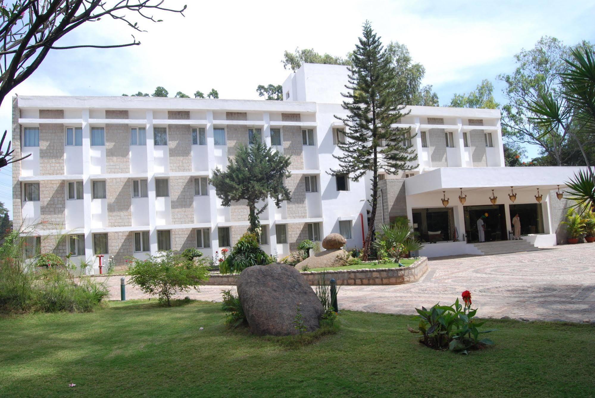 Hassan Ashok Hotel Exterior photo