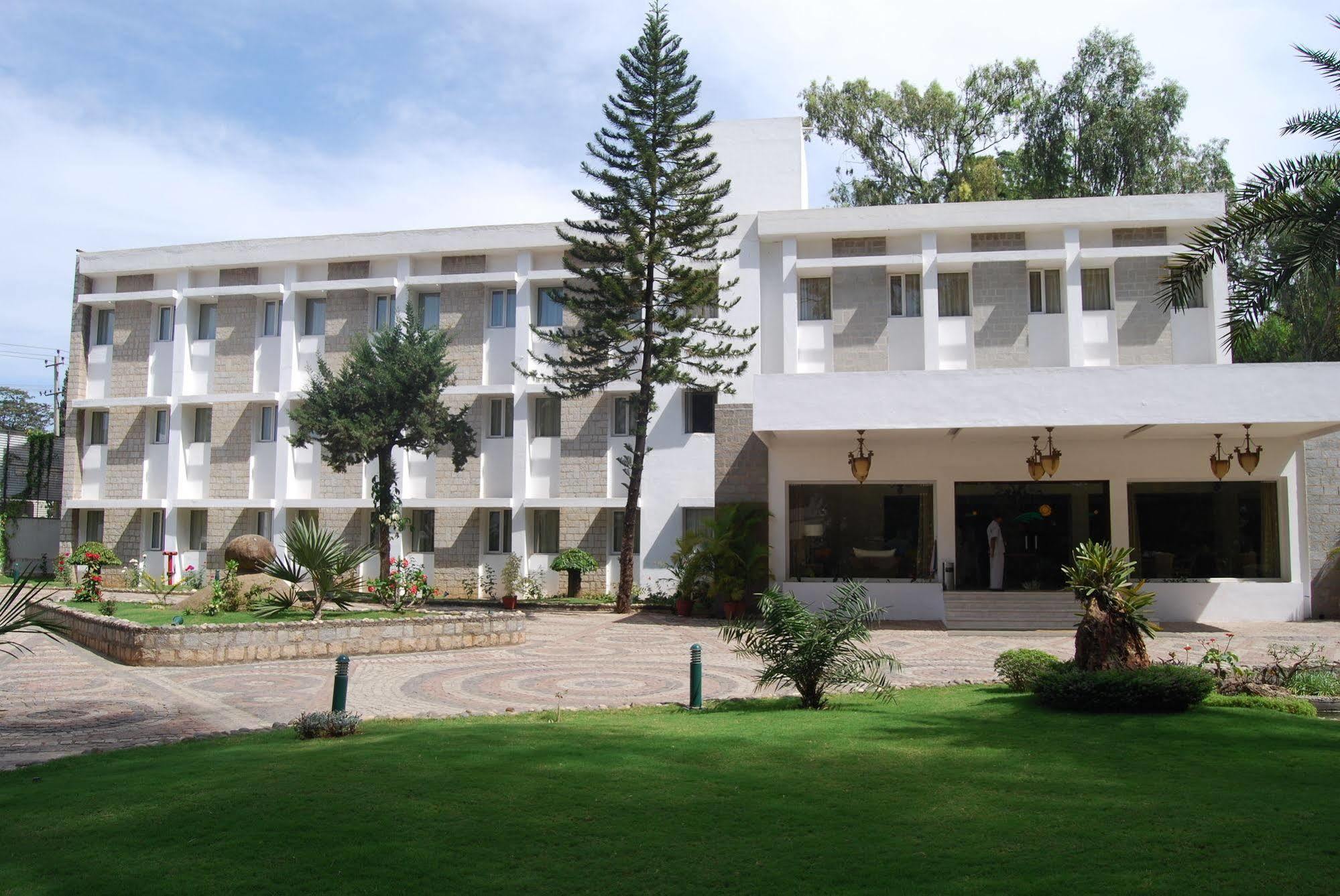 Hassan Ashok Hotel Exterior photo