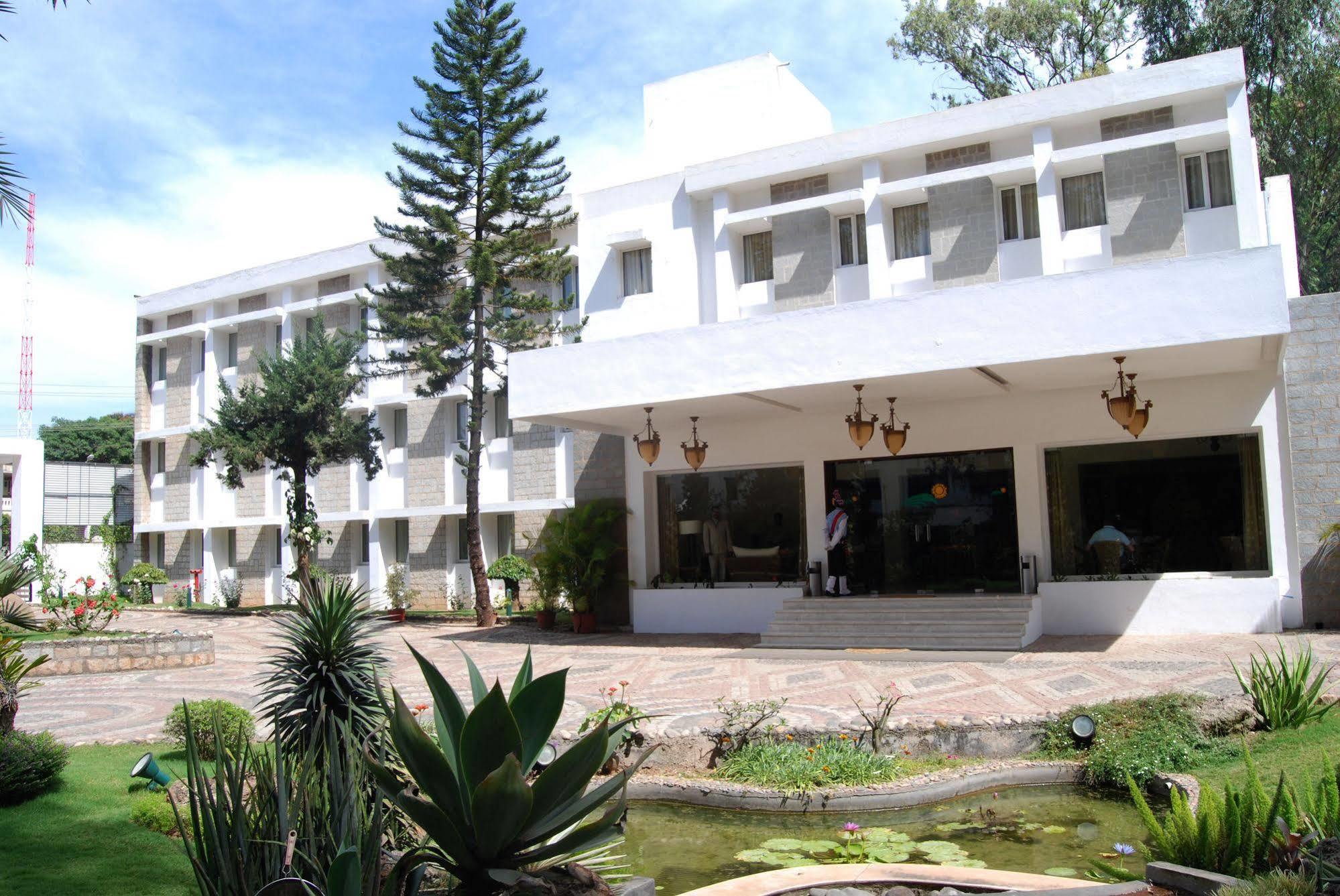 Hassan Ashok Hotel Exterior photo