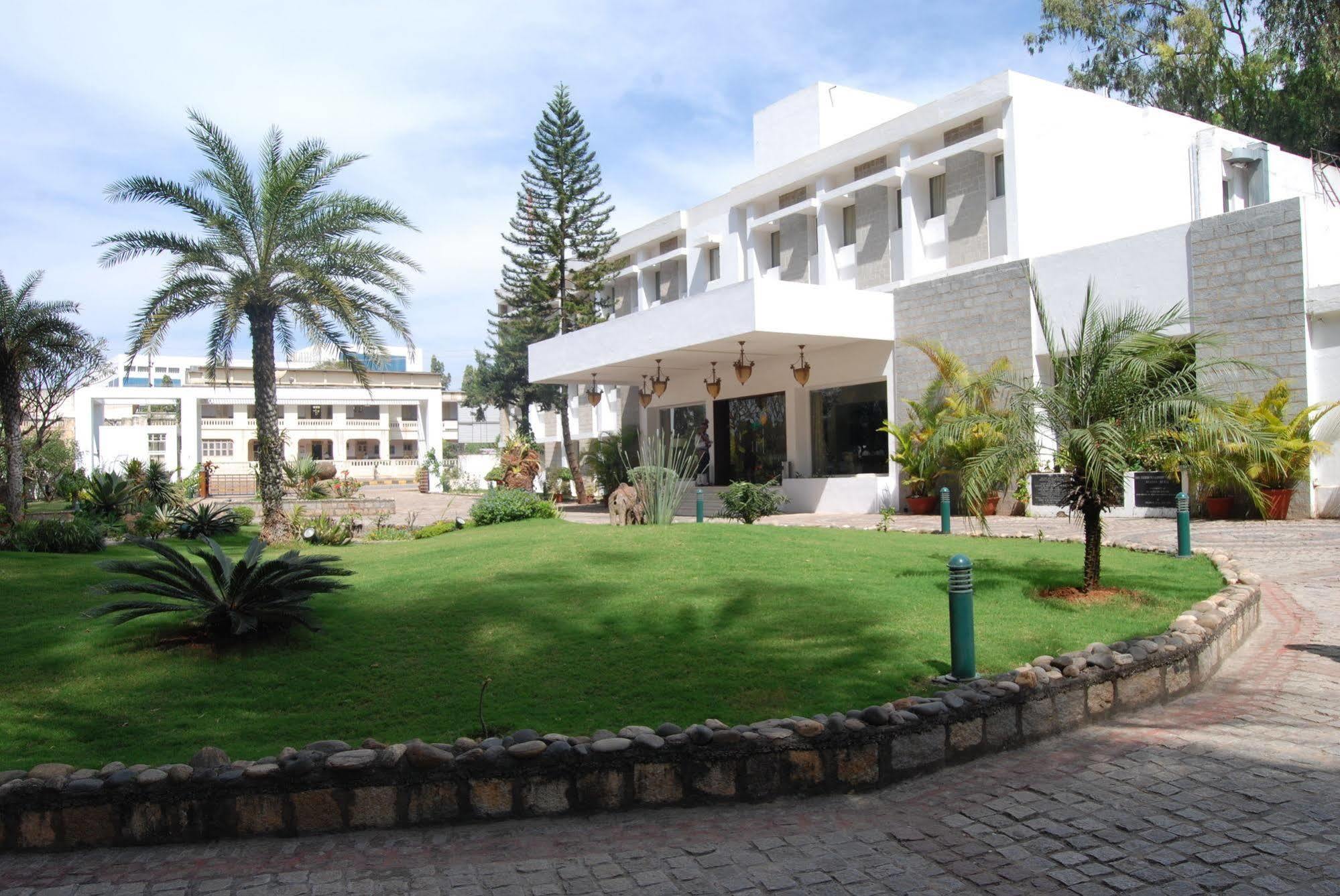 Hassan Ashok Hotel Exterior photo